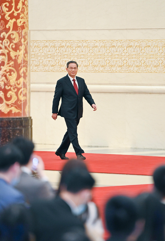 李强总理出席记者会并回答中外记者提问