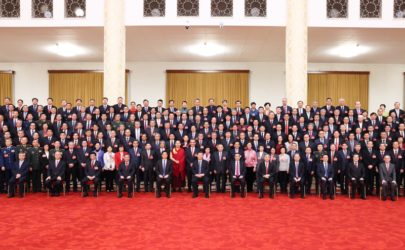 全国政协十四届一次会议闭幕