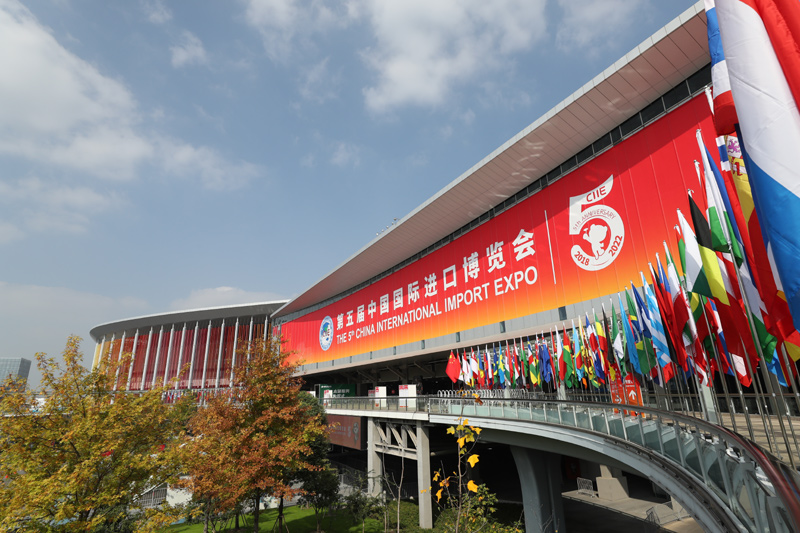 奔赴充满光荣和梦想的远征——以习近平同志为核心的党中央引领亿万人民踏上新征程述评