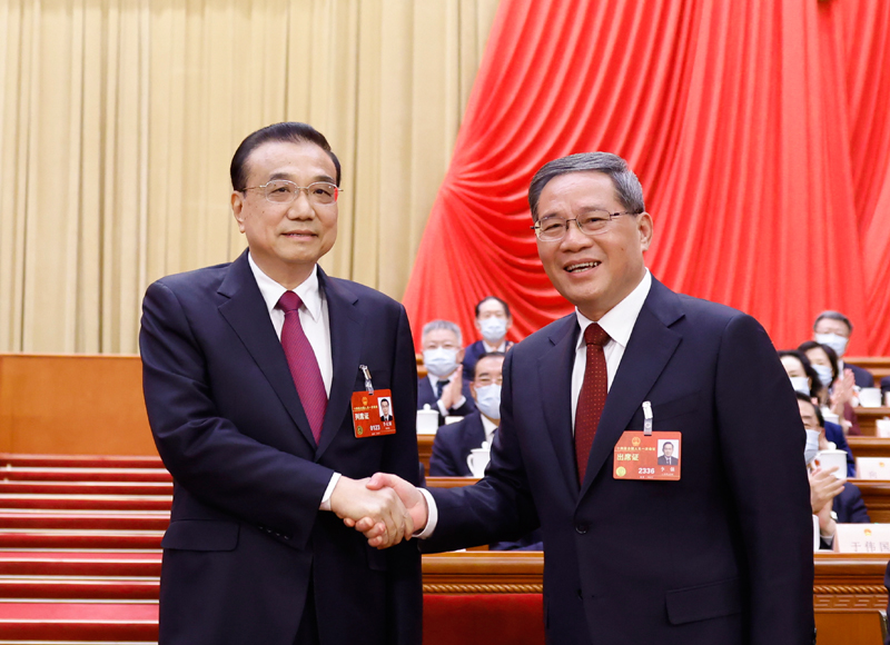 十四届全国人大一次会议举行第四次全体会议