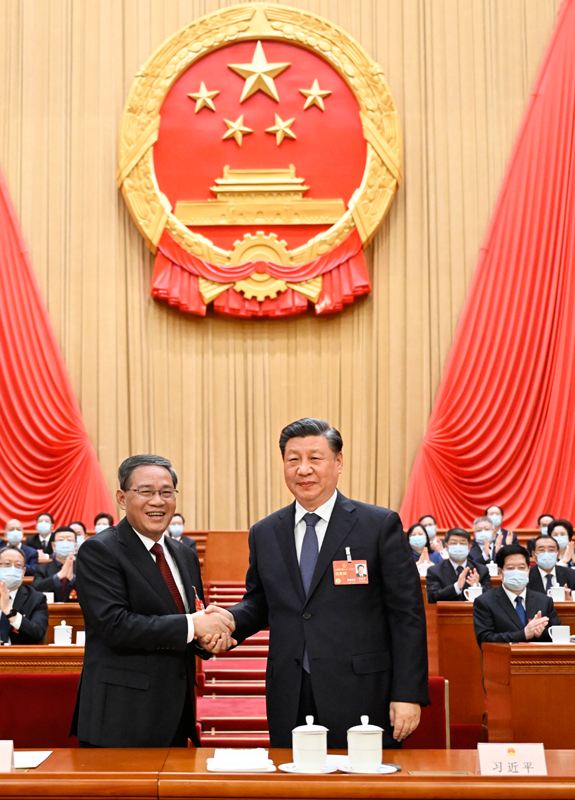 十四届全国人大一次会议举行第四次全体会议