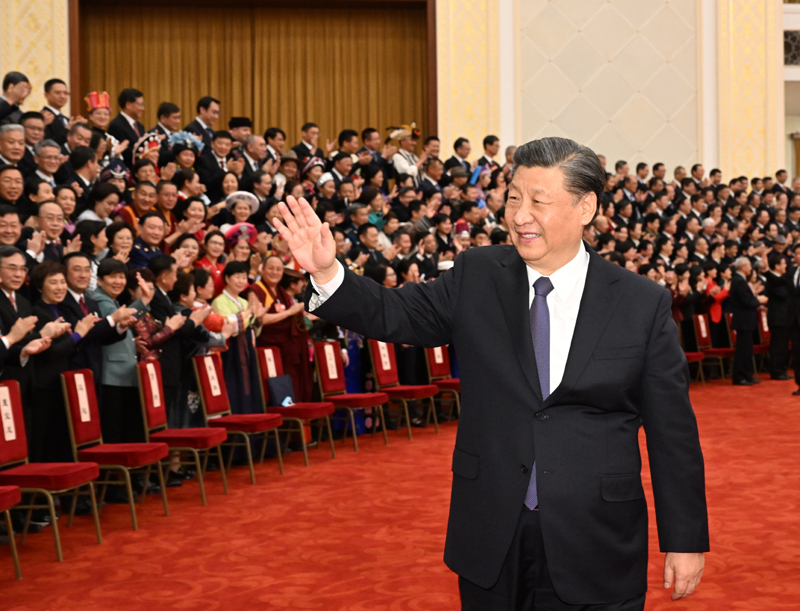全国政协十四届一次会议闭幕