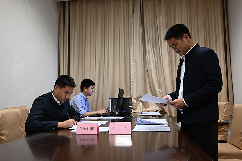 现场旁听、小程序留言、简报梳理——2023年全国两会国办多渠道速递代表委员“好声音”