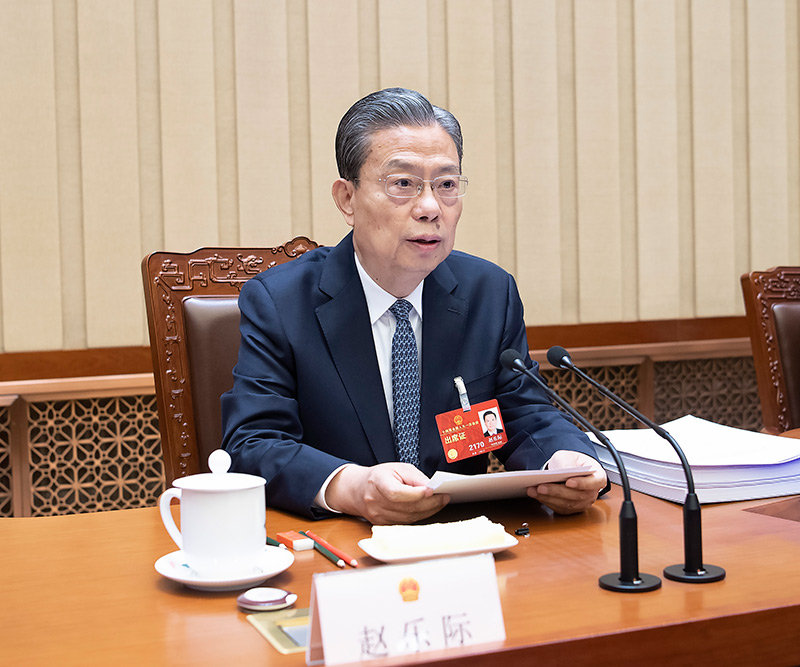 十四届全国人大一次会议主席团举行第三次会议