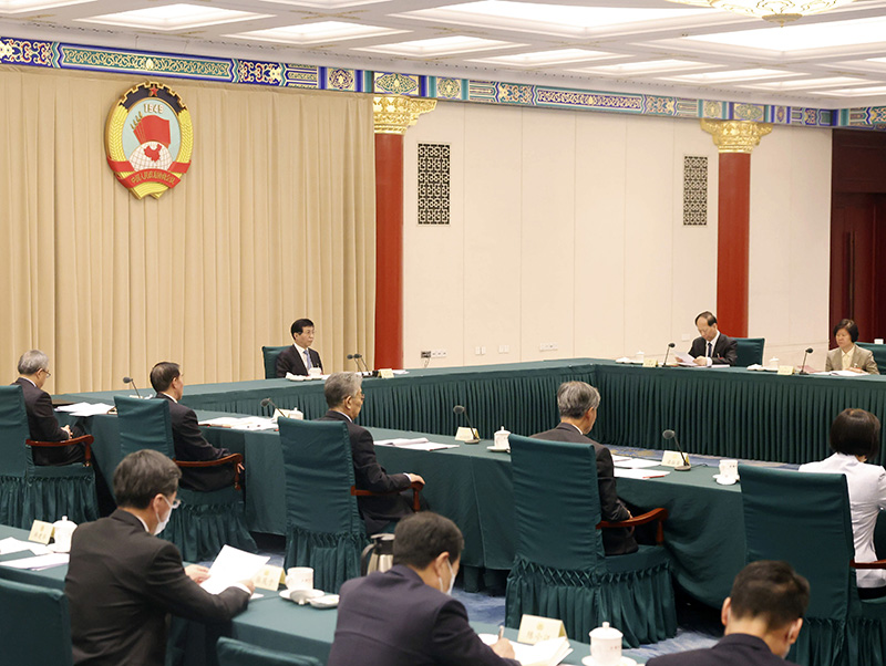 全国政协十四届一次会议主席团常务主席会议第一次会议举行