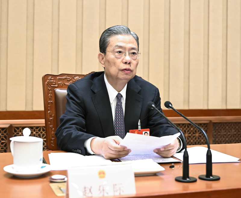 十四届全国人大一次会议主席团举行第七次会议