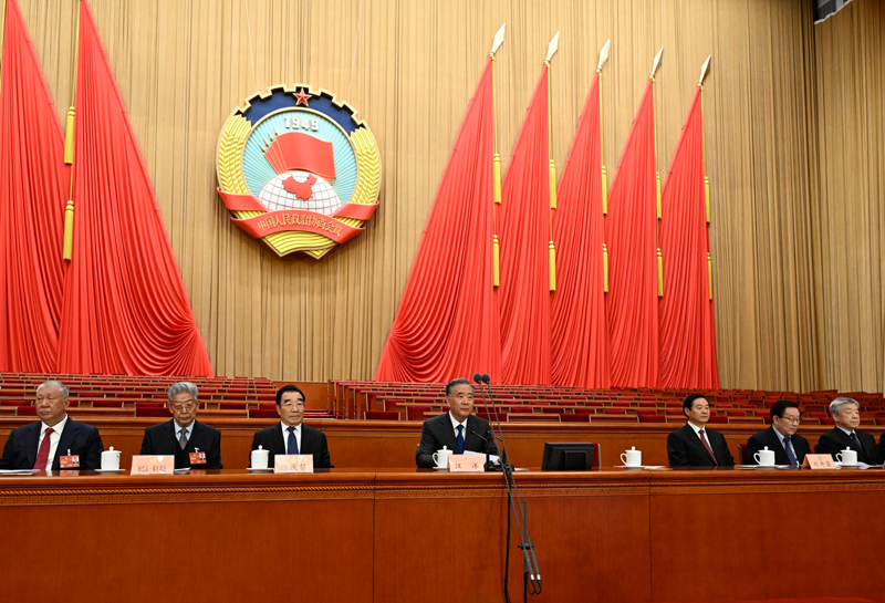 全国政协十四届一次会议举行预备会议 汪洋主持