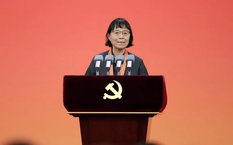 张桂梅：读书的人总是要比不读书的人活得有趣一点