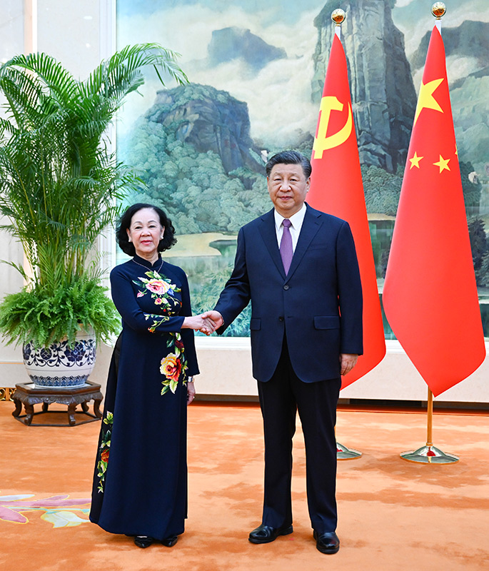 习近平会见越共中央政治局委员、中央书记处常务书记、中组部部长张氏梅