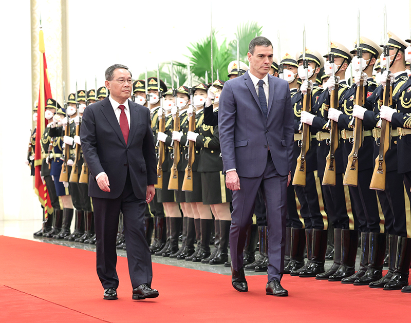 李强同西班牙首相桑切斯举行会谈