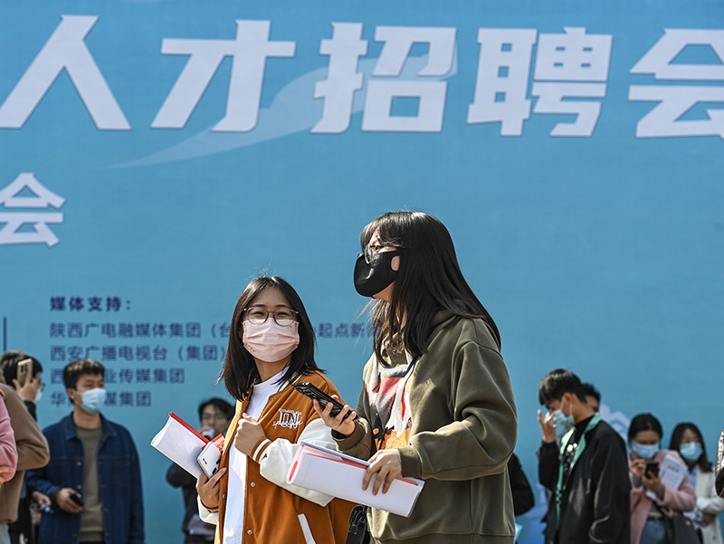 牢牢把握高质量发展这个首要任务——以习近平同志为核心的党中央引领中国经济稳中求进开新局