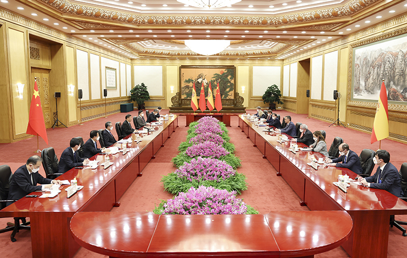 习近平会见西班牙首相桑切斯