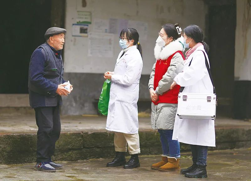 牢牢把握抗疫战略主动权 三年抗击新冠疫情取得决定性胜利