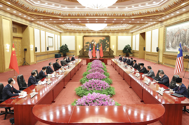 习近平会见马来西亚总理安瓦尔
