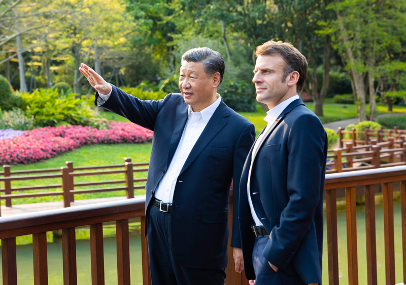 习近平同法国总统马克龙在广州非正式会晤