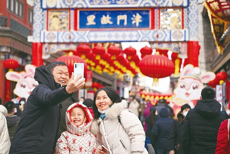 牢牢把握抗疫战略主动权 三年抗击新冠疫情取得决定性胜利