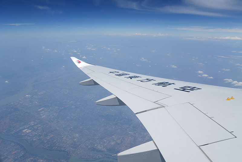 C919大型客机圆满完成首次商业飞行