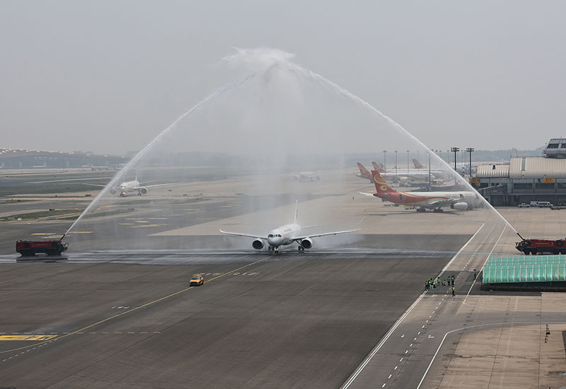 C919大型客机圆满完成首次商业飞行