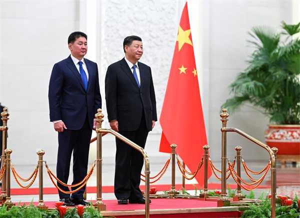 Xi holds talks with Mongolian president