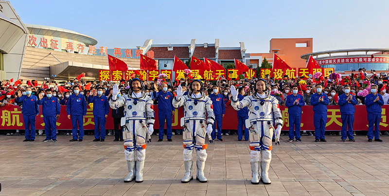 神舟十六号载人飞行任务航天员乘组出征仪式在酒泉卫星发射中心举行