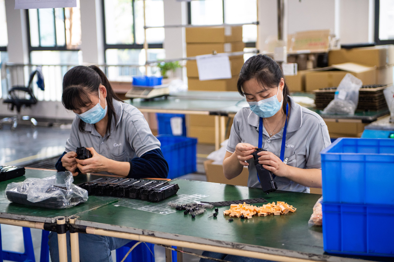 湖南新化：“材料谷”里生产忙