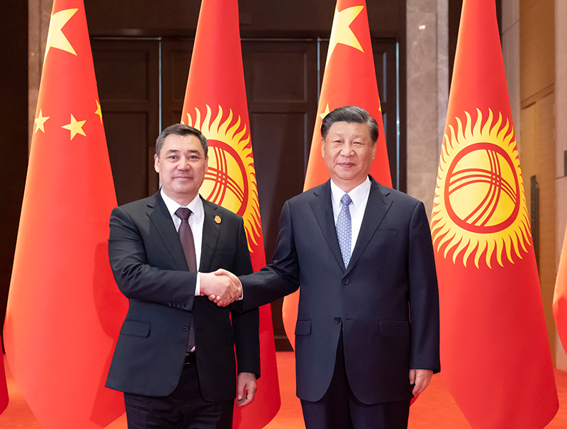 习近平同吉尔吉斯斯坦总统扎帕罗夫会谈