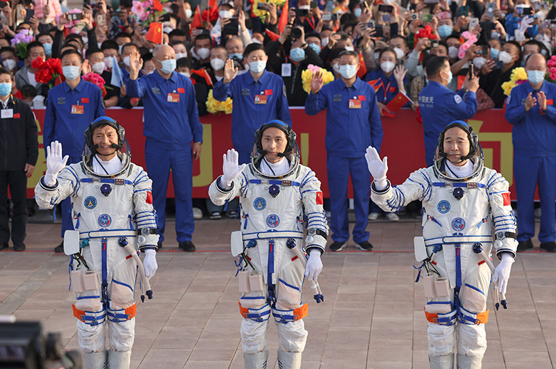 神舟十六号载人飞行任务航天员乘组出征仪式在酒泉卫星发射中心举行