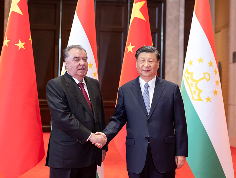 习近平同塔吉克斯坦总统拉赫蒙会谈