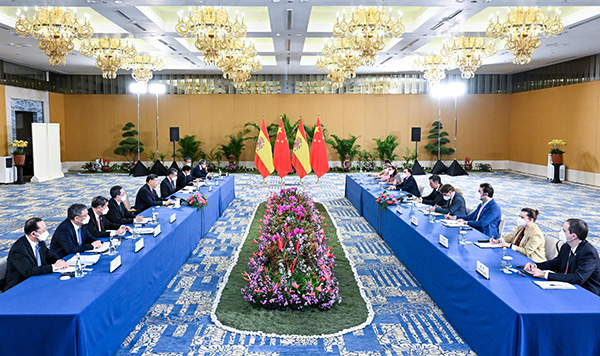 Xi meets Spanish PM Pedro Sanchez