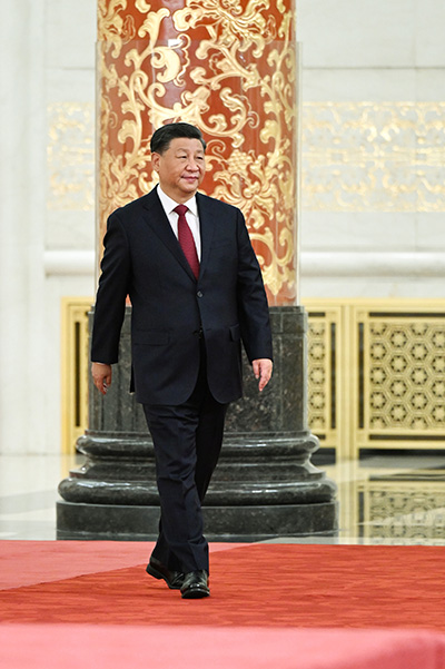 Xi Jinping leads CPC leadership in meeting the press