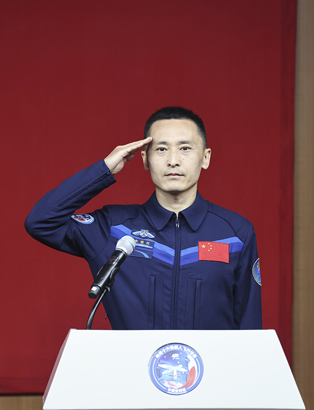 神舟十六号航天员乘组首次集体亮相