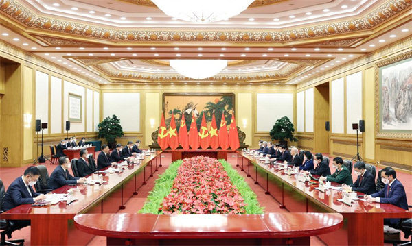 Xi holds talks with Vietnam's communist party chief