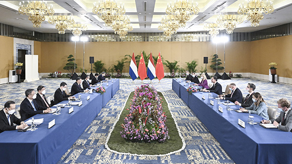 Xi meets Dutch PM Rutte