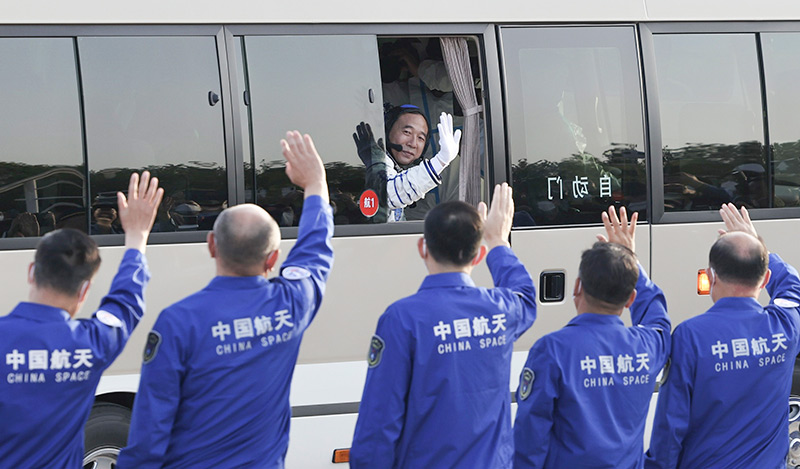 神舟十六号载人飞行任务航天员乘组出征仪式在酒泉卫星发射中心举行