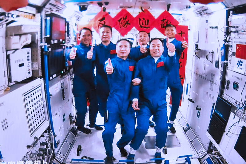 神舟十六号3名航天员顺利进驻中国空间站