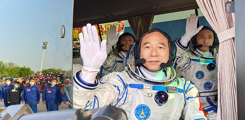 神舟十六号载人飞行任务航天员乘组出征仪式在酒泉卫星发射中心举行