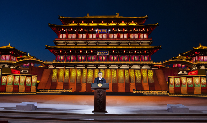 3.jpg 习近平和彭丽媛为出席中国-中亚峰会的中亚国家元首夫妇举行欢迎仪式和欢迎宴会并共同观看中国同中亚国家人民文化艺术年暨中国-中亚青年艺术节开幕式演出