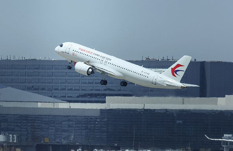 C919大型客机圆满完成首次商业飞行