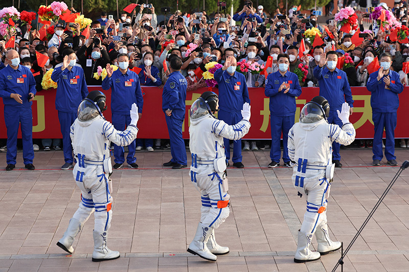 神舟十六号载人飞行任务航天员乘组出征仪式在酒泉卫星发射中心举行