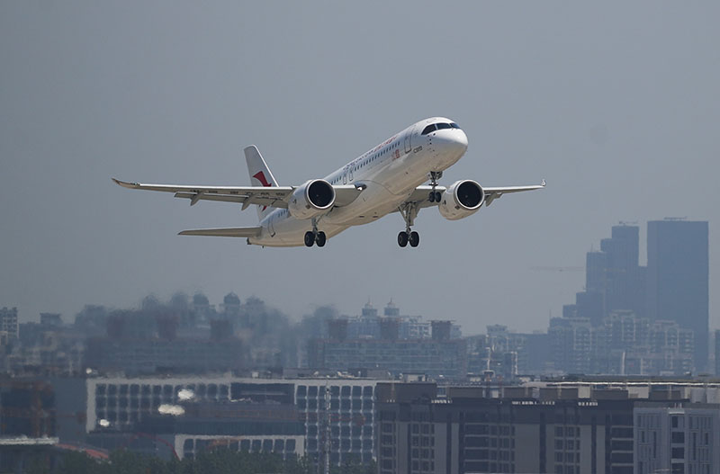 C919大型客机圆满完成首次商业飞行