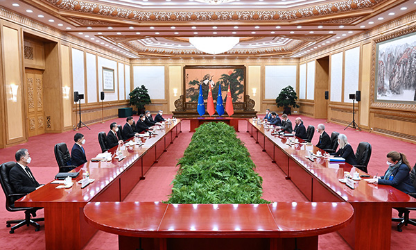 Xi holds talks with European Council president