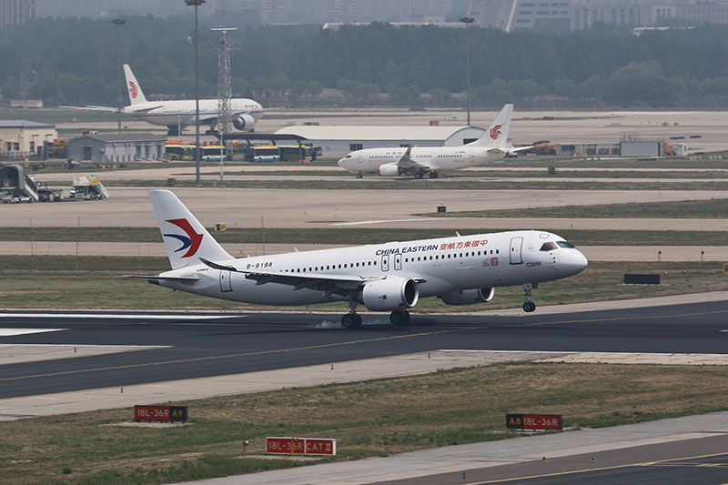 C919大型客机圆满完成首次商业飞行