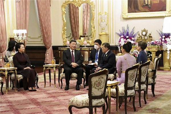 Xi, Peng Liyuan meets with Thai King Maha Vajiralongkorn, Queen Suthida
