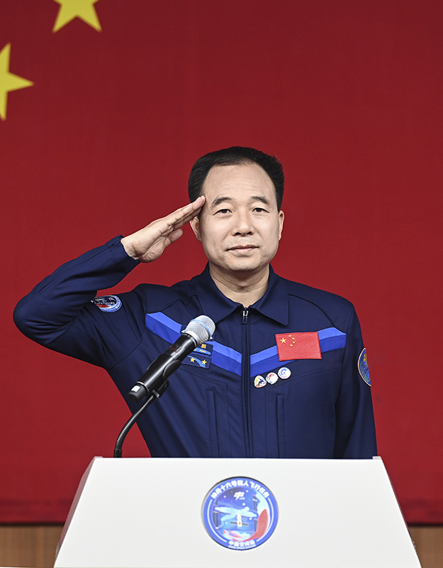 神舟十六号航天员乘组首次集体亮相