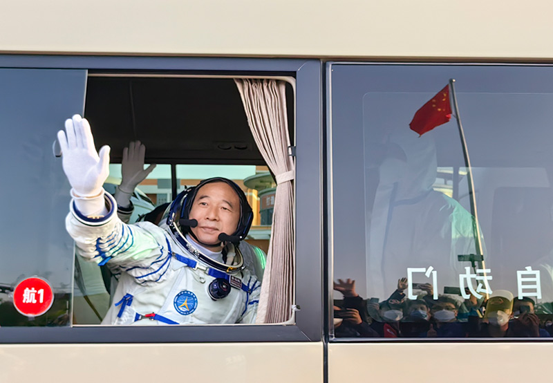 神舟十六号载人飞行任务航天员乘组出征仪式在酒泉卫星发射中心举行