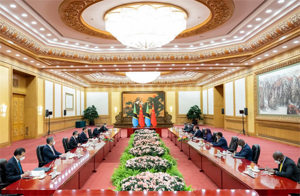 Xi holds talks with Tanzanian president