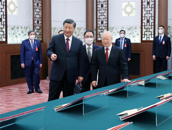 Xi holds talks with Vietnam's communist party chief