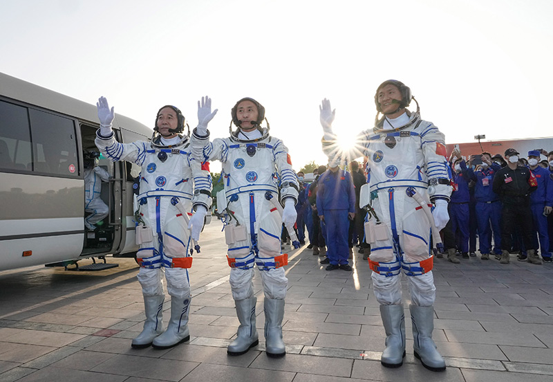 神舟十六号载人飞行任务航天员乘组出征仪式在酒泉卫星发射中心举行