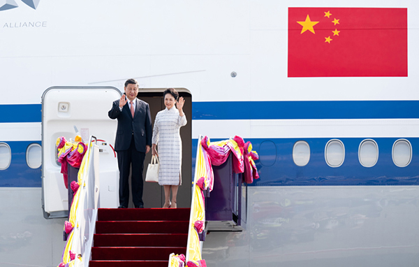 Xi arrives in Bangkok for APEC meeting, Thailand visit