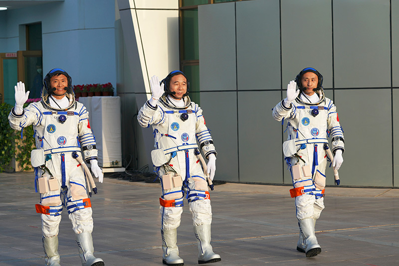 神舟十六号载人飞行任务航天员乘组出征仪式在酒泉卫星发射中心举行